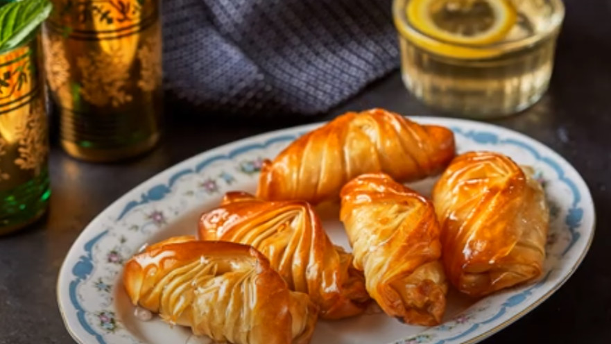 עלי פילו במלית מסקרפונה וסירופ לימוני