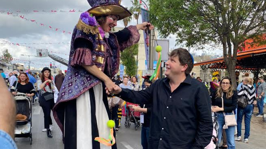 גרינברג בציר העדלאידע ברחוב חיים עוזר. "הכי טובה ושמחה"