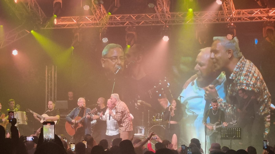 חנן יובל וקובי פרץ בהופעה