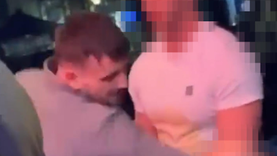 היכה אדם נכה ועזב את המקום