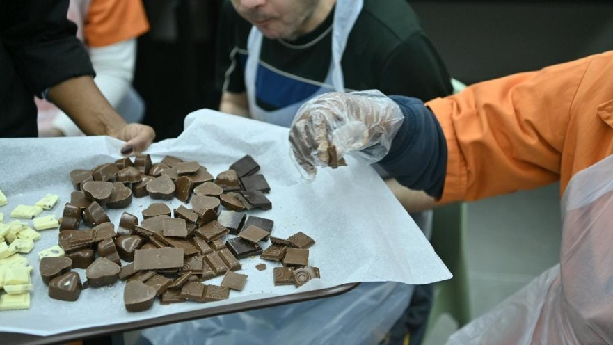 מפעל שוקולד חדש להעסקת אסירים פליליים עם מוגבלות