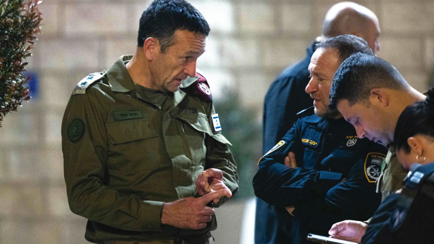 המפכ"ל יעקב שבתאי והרמטכ"ל הרצי הלוי