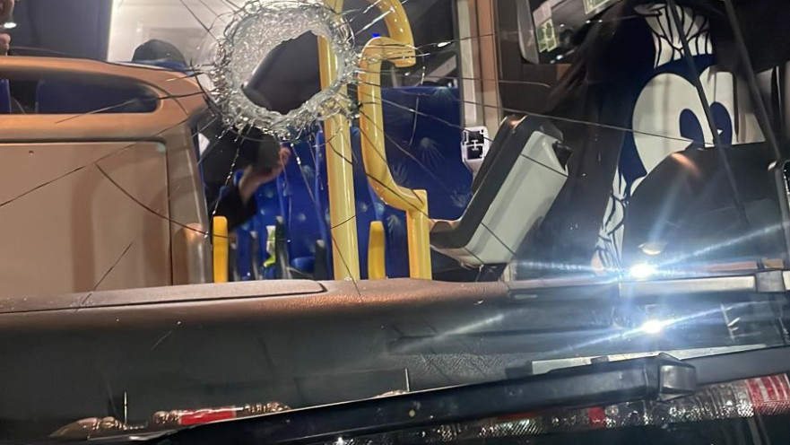 נזקי יידוי האבנים לעבר אוטובוס