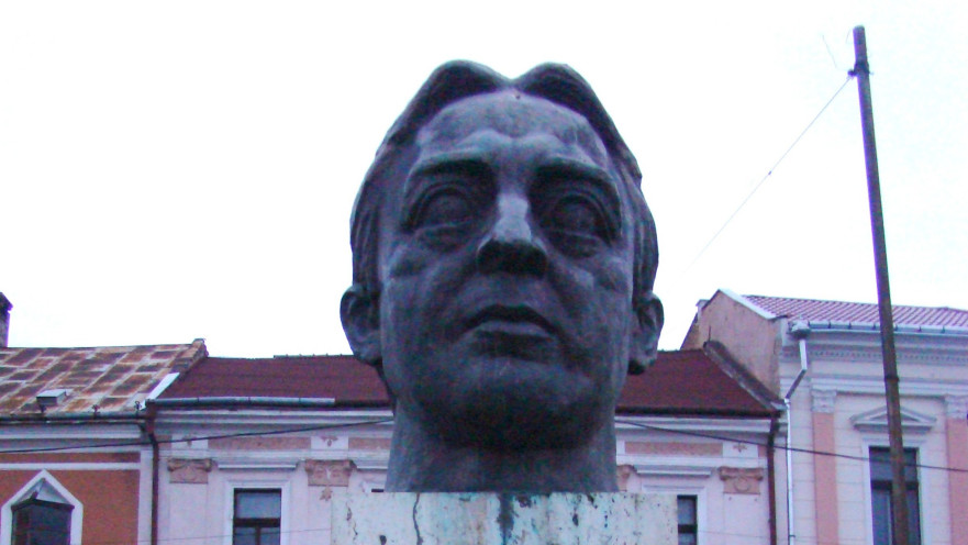 פסל של אוקטביאן גוגה במולדובה