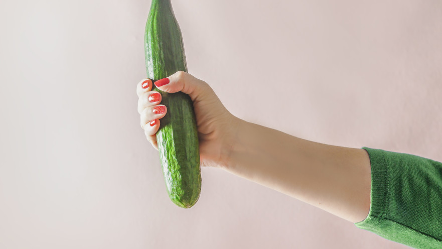 מה לעשות עם הידיים בזמן מין אוראלי? המדריך המלא