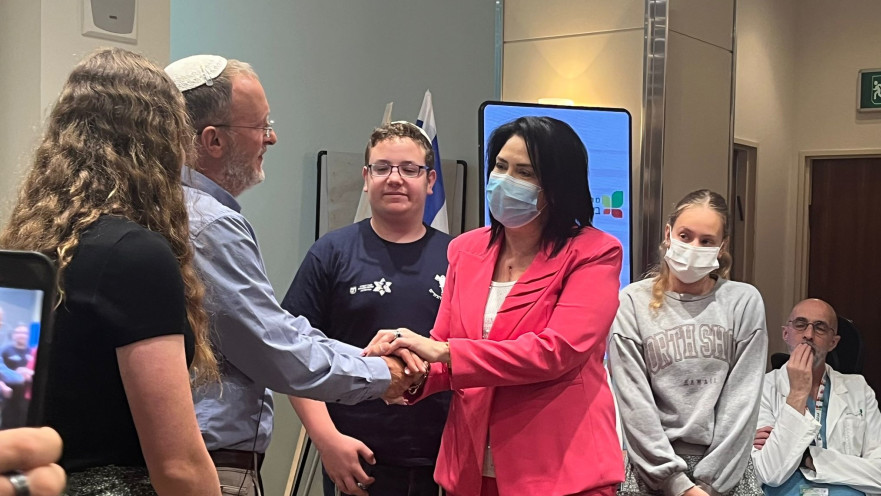 בני משפחתה של לוסי די שתרמו את איבריה נפגשו עם המושתלים