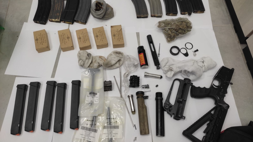 כלי הנשק שנמצאו בארון