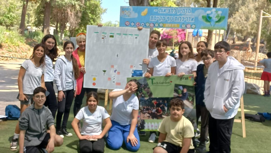 משתתפי יריד המשפיענים בנחל כופר." לחלום, ליזום ולעשות למען עתיד טוב יותר לכולנו"