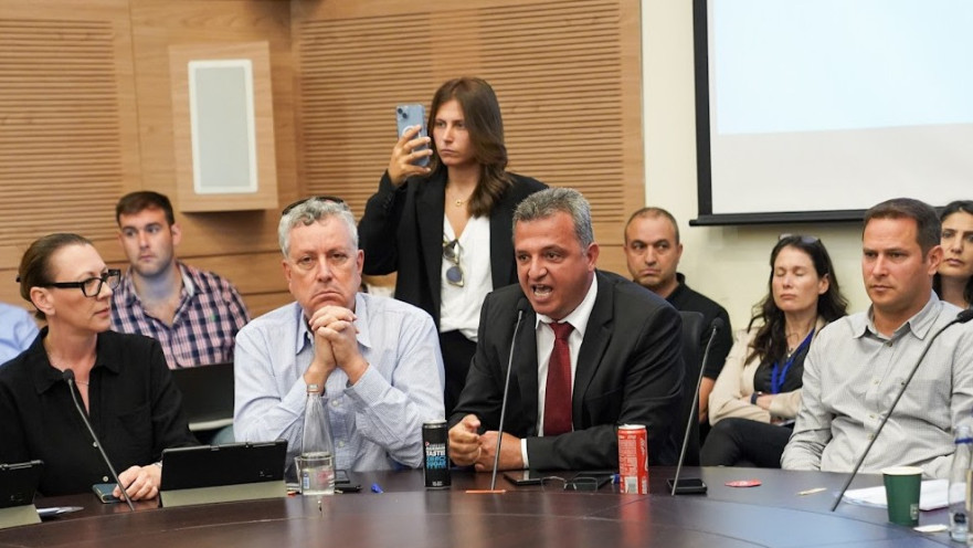 שאמה הכהן בדיון בכנסת. הודיע על פרישתו מפורום ה-15