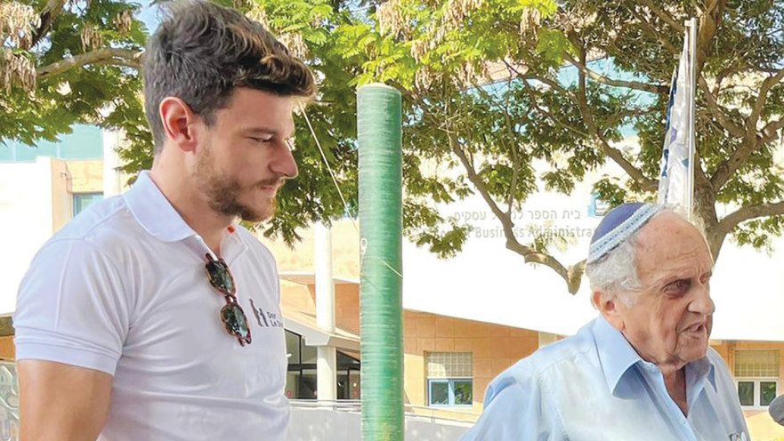 סתיו הקים עמותה