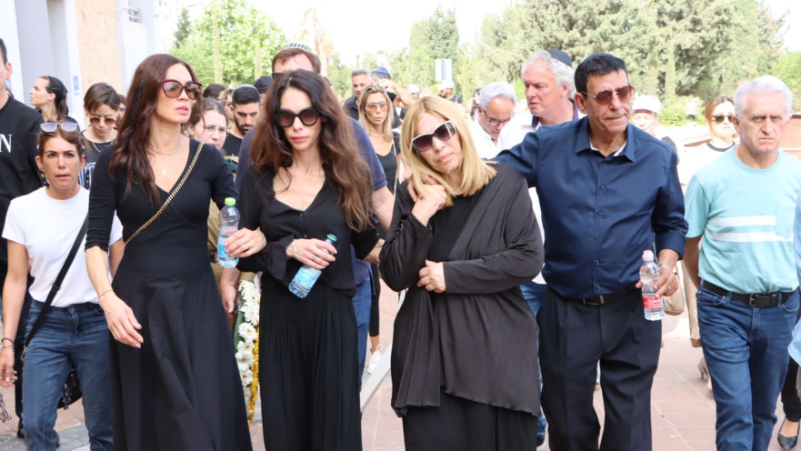 שימי תבורי, יהודית באומן ובנותיה