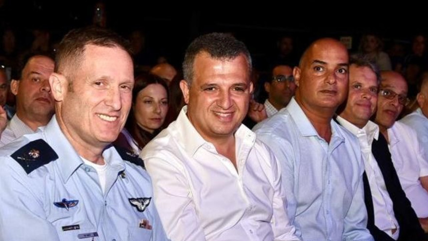 שאמה הכהן והאלוף בר בטקס לזכרו של סגן עמנואל רוטשטיין ז״ל