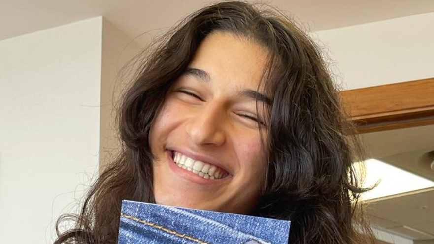 לירי כהן והספר הראשון שלה. חלק מההכנסות היא שואפת לתרום