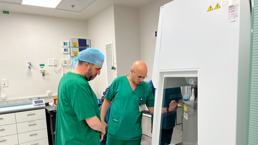 משה ארבל בביקור ביחידה להפריה חוץ גופית באסותא