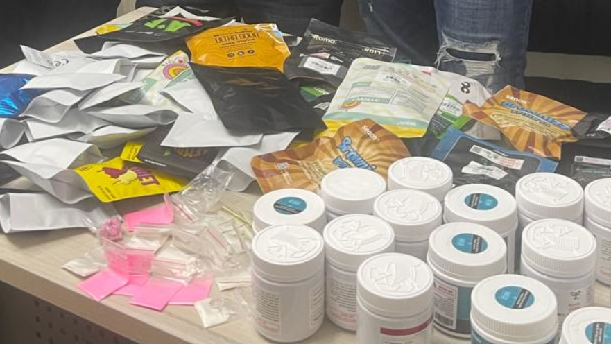 הסמים שנתפסו בגבעתיים השבוע. תושב העיר נחקר ושוחרר