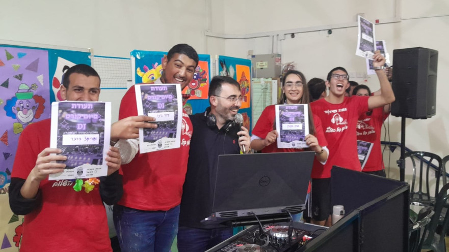 שרבט וחניכי הקורס. "זכות גדולה"