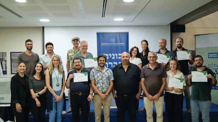 דרור מורג ובעלי המיזמים שהשתתפו במאיץ החברתי  