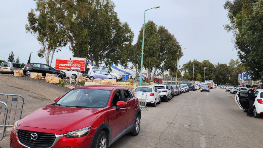 רחוב המפלסים בעיר. התו החדש יחליף את השימוש המסורבל בתו הישן