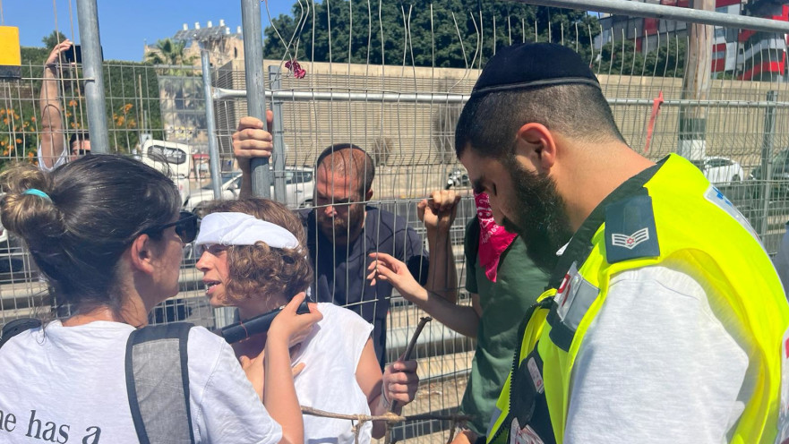 פעילים נגד הרפורמה חסמו את כביש 4