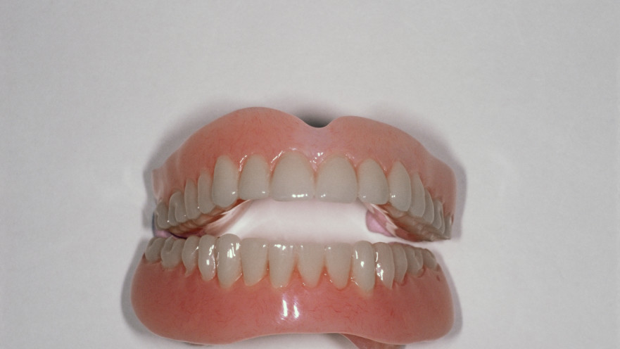 שיניים תותבות