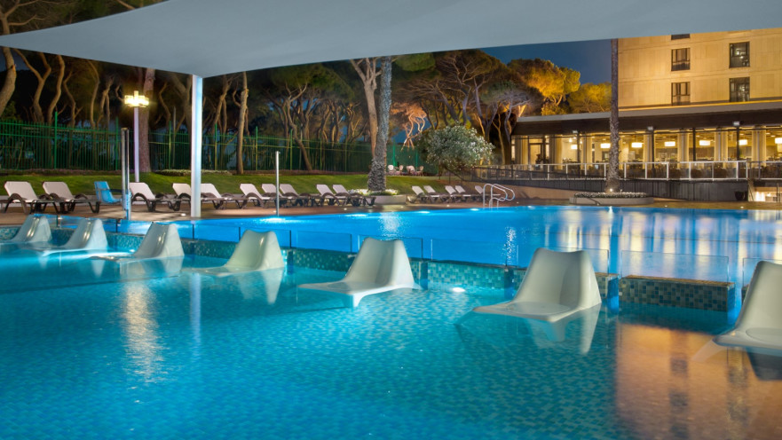 הבריכה במלון דן כרמל בחיפה