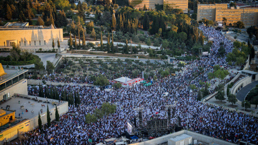 הפגנת ענק נגד הרפורמה מול הכנסת
