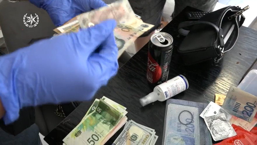 תיעוד מהפשיטה על דירות הזנות