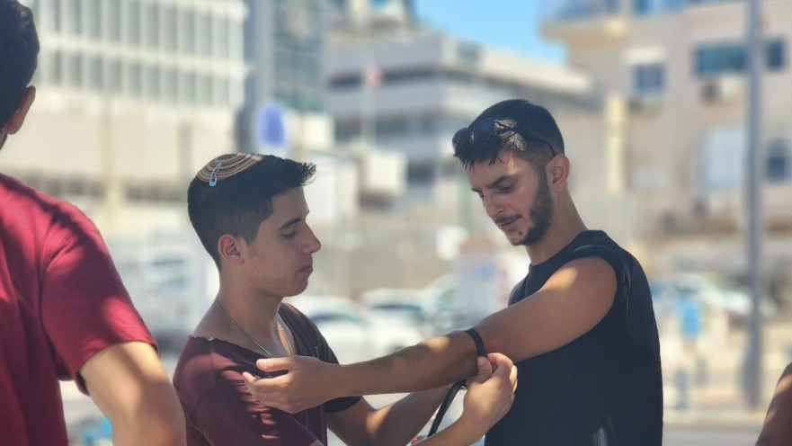 הדוכן לזכרו של אלישע אנטמן ז"ל