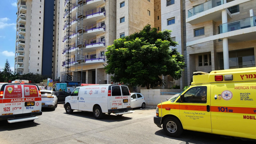 פועל בן 40 נהרג ברחובות