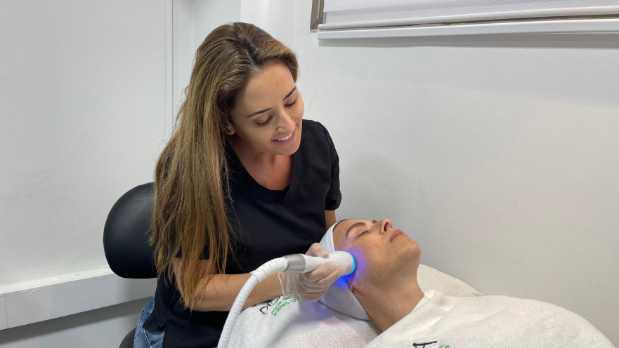 טיפול קוסמטי אצל פולה בליק