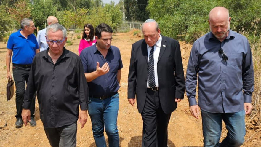 ביקור מבקר המדינה סמוך למקום הפיצוץ