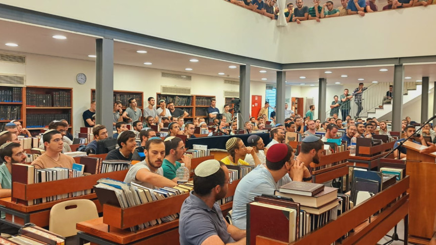 תלמידי ישיבה בתל אביב