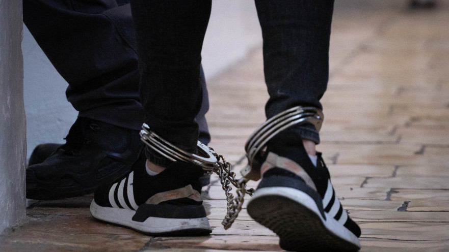 מעצר, אזיקים, אילוסטרציה