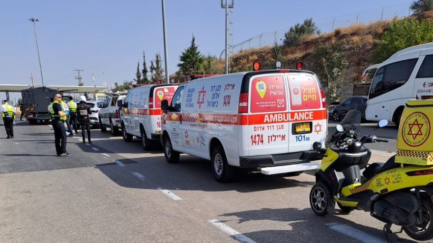 זירת פיגוע הדריסה במחסום מכבים