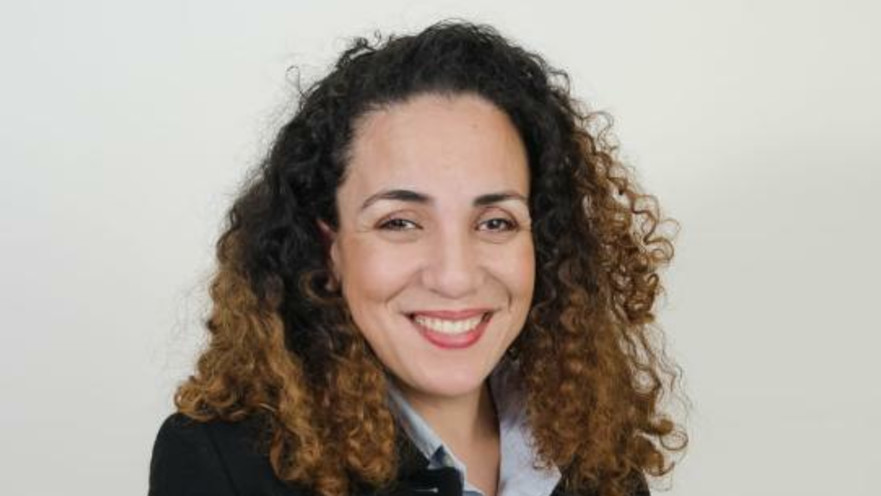 כדר. אם לשלוש בנות במערכת החינוך