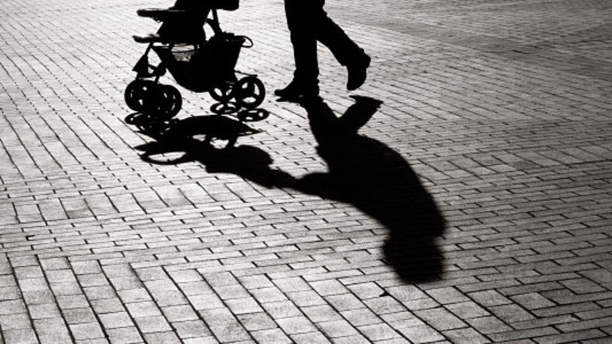 האם האמא שחטפה את בנותיה תיאלץ לפצות את אביהן?