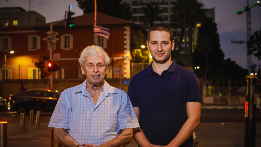 אפרים לפיד והחוקר רון גביאן