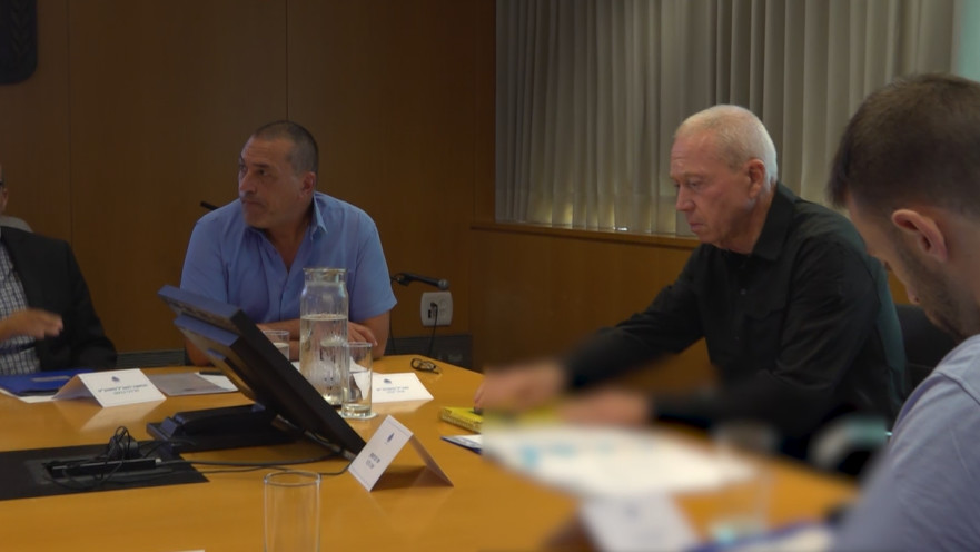 שר הביטחון יואב גלנט בהערכת מצב בפיקוד העורף