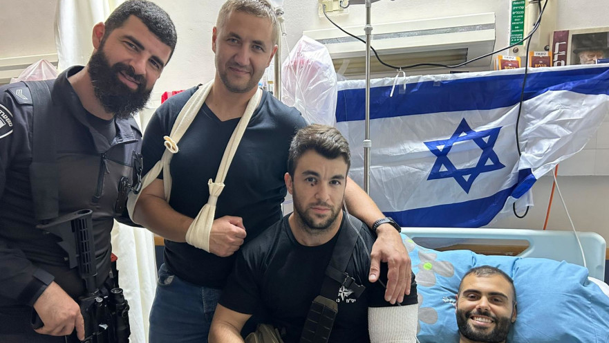 מימין לשמאל שליו , שגיא, ולרי ואלון שריקי. לוחמי יסמ נגב