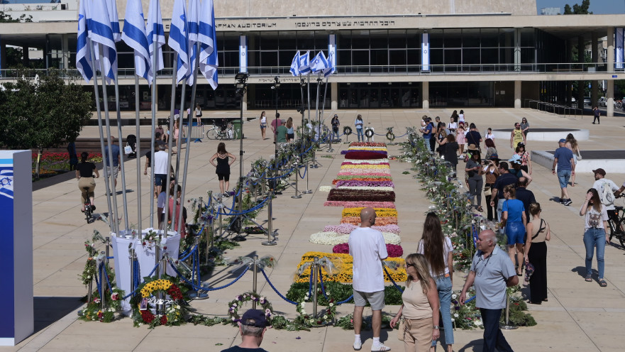 מיצג הפרחים בכיכר הבימה בתל אביב