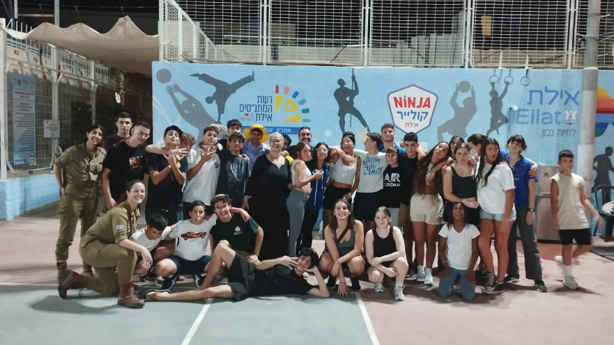 בני נוער מפונים בפעילות במתנ''ס באילת