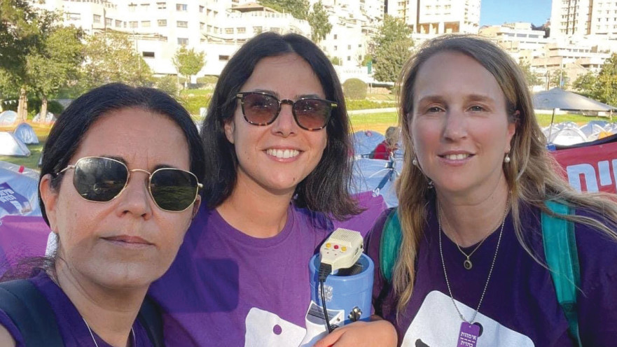 פעילות אמהות בחזית