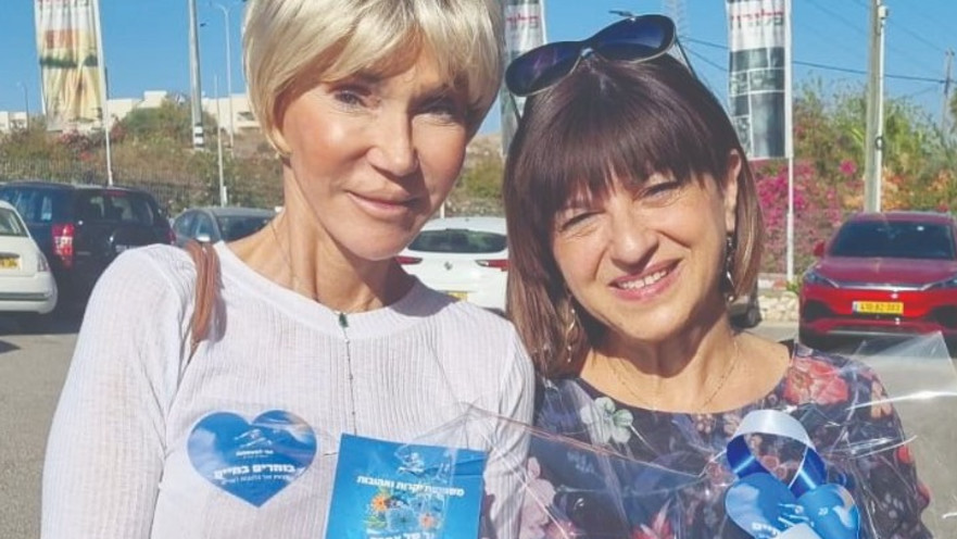 מאות זרי רקפות למשפחות החללים