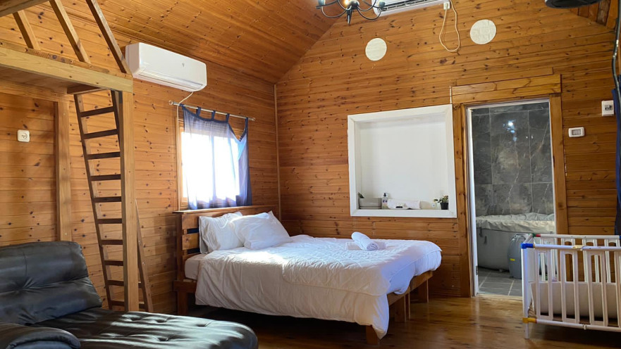 "חוות הדקלים"