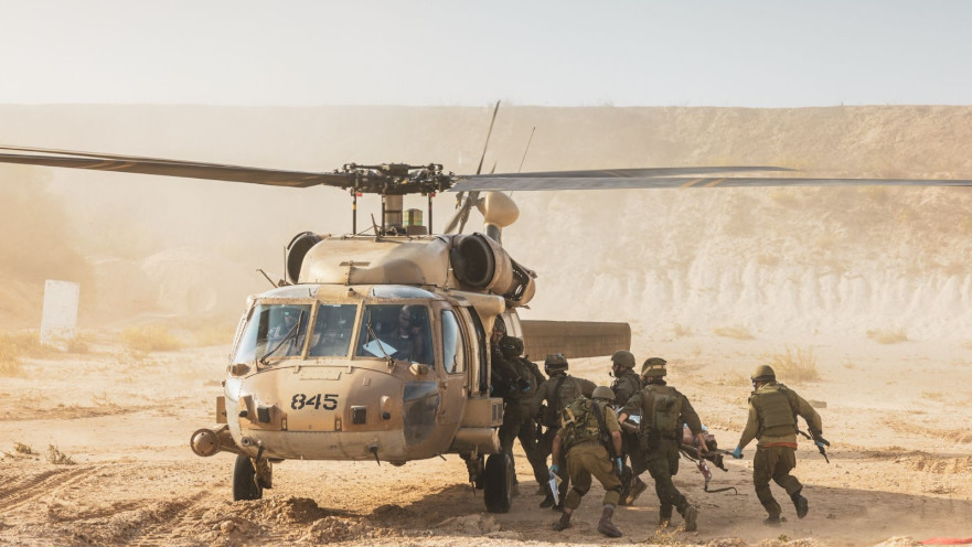 פינוי פצועים על ידי לוחמי יחידה 669