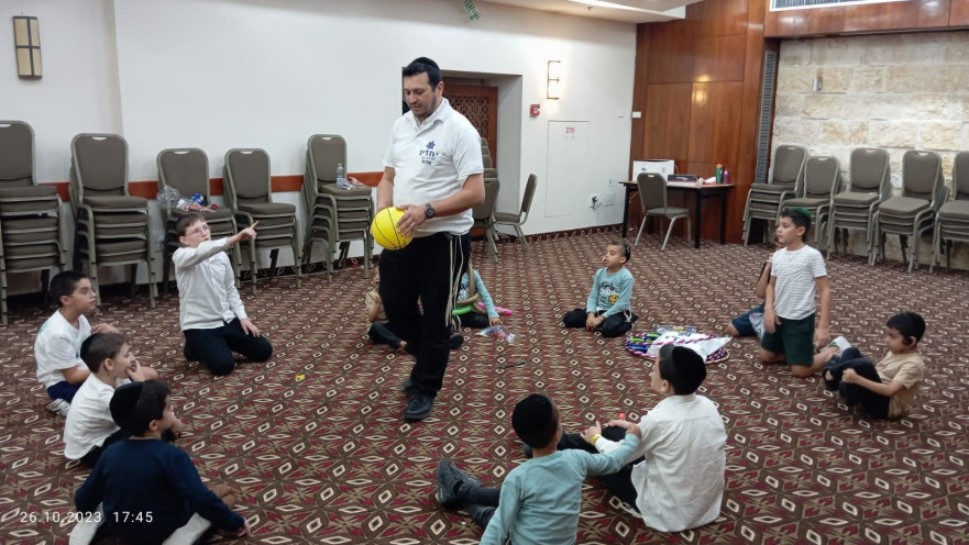 אספו כתובות של מפונים ודאגו לסייע להם בשיבוץ למוסדות לימוד ובפעילות הפגה משמעותיות אחה"צ. "יחדיו" 