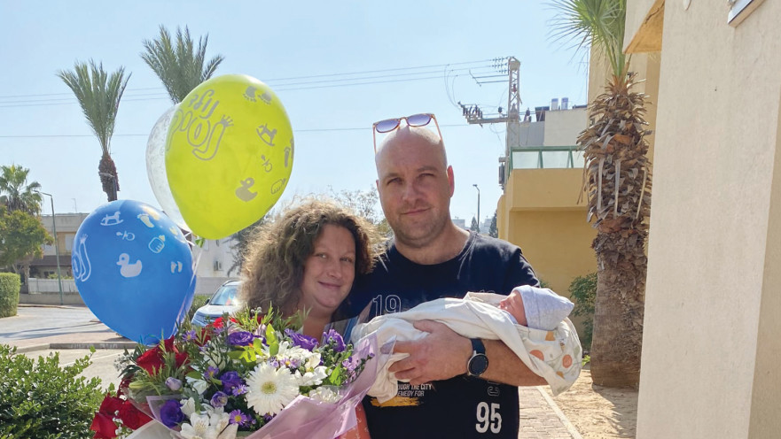  יקטרינה ברודסקיה ובעלה מיקולה עם בנם