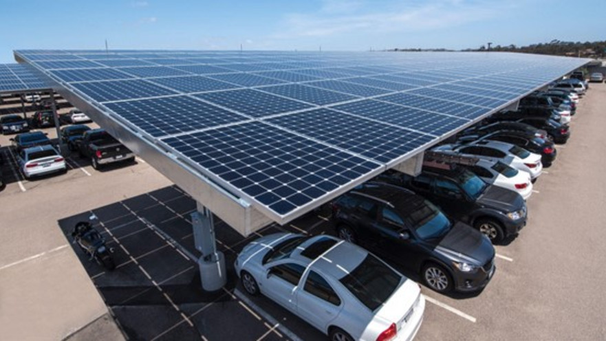 חניון בשילוב שימושים עם חווה סולרית