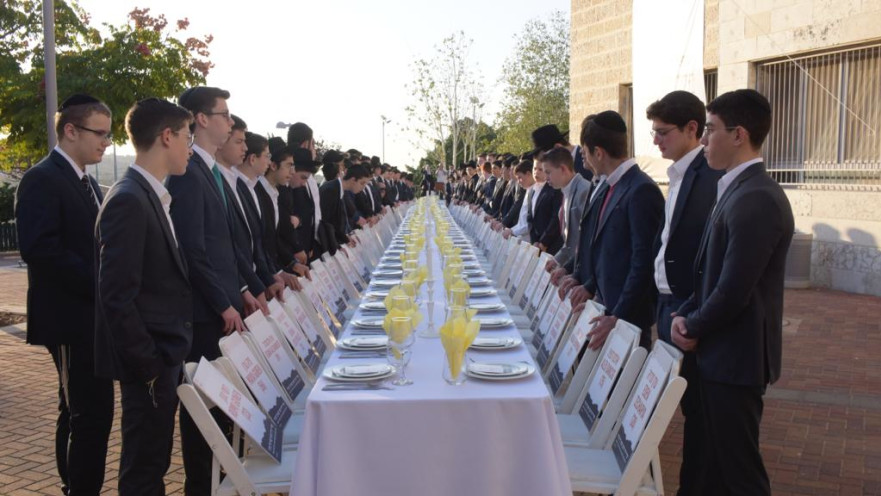 תלמידי ישיבת "נהורא" מצטרפים למיזם להשבת החטופים