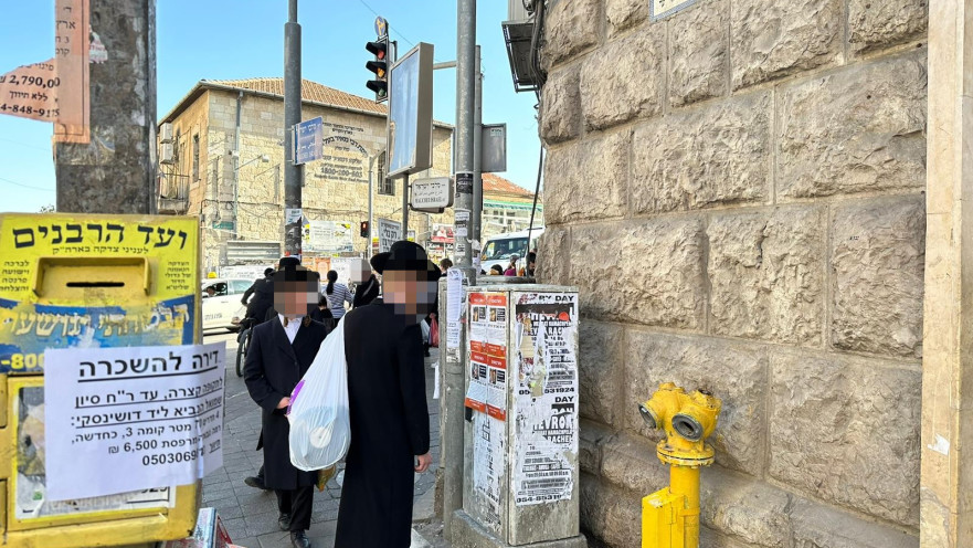 גם בשכונת מאה שערים הירושלמית מזדהים עם משפחות החטופים